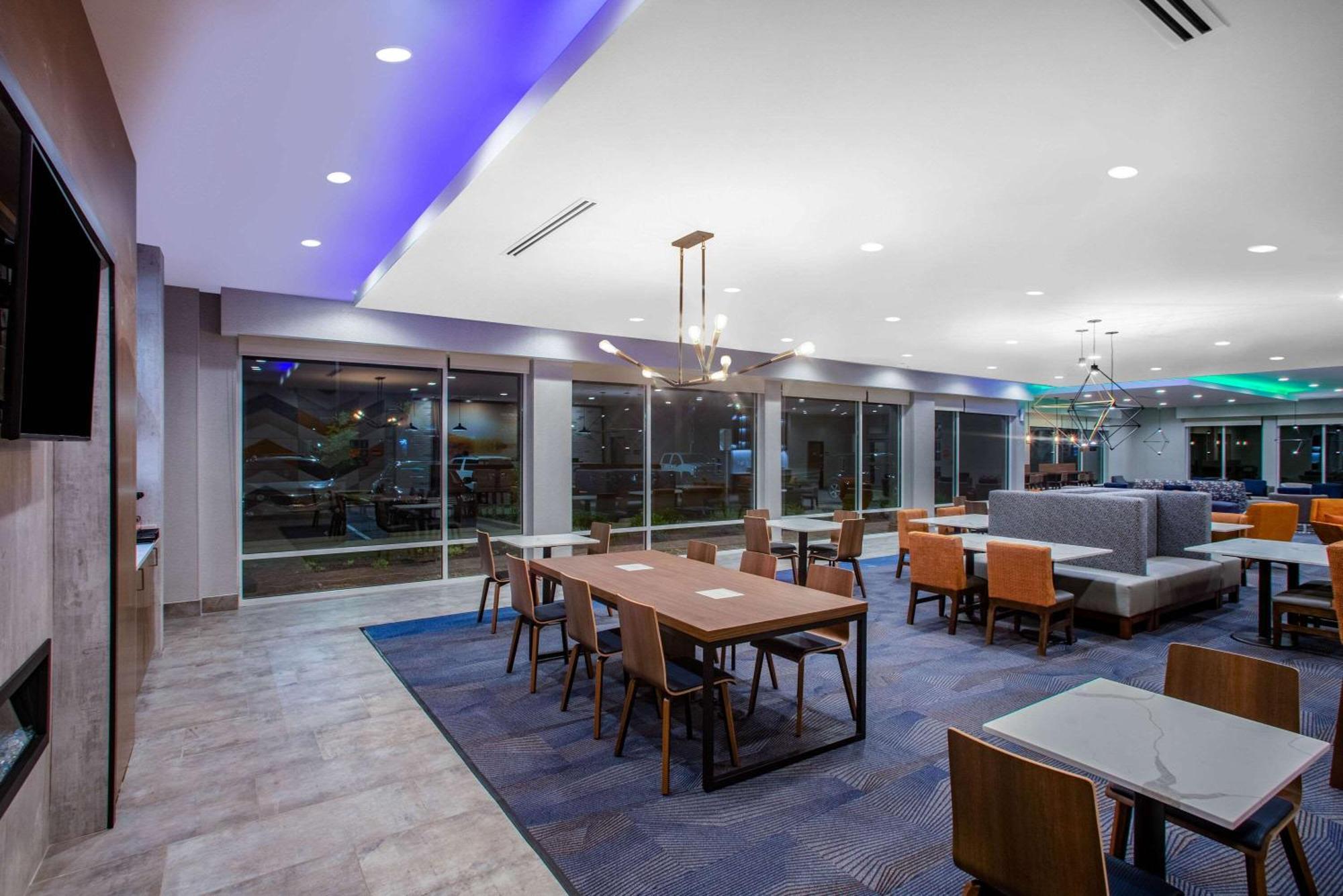 La Quinta Inn & Suites By Wyndham Оксфорд Екстериор снимка